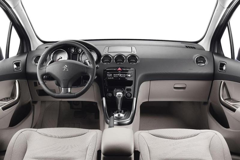 Peugeot 308 на время лишится цифровых приборных панелей