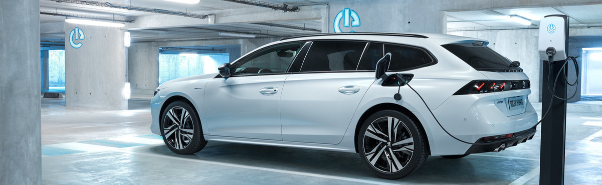 В PEUGEOT презентовали новые гибридные моторы Plug-in Hybrid